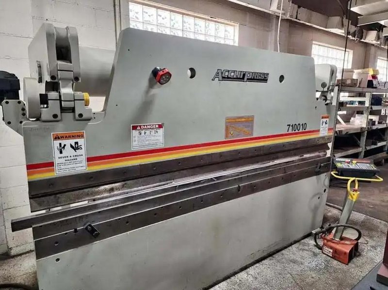 2008 Accurpress 710010 Hydraulic Press Brake (#5852)