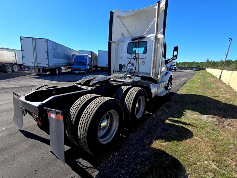 Peterbilt 579 Day Cab Truck, 2020 – PACCAR MX-13 – Automated Transmission