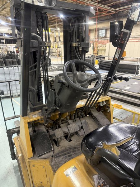 10,000 LB CAT MODEL #GC45KSWB LP GAS FORKLIFT W/ RICE LAKE INTEGRATED SCALE SYSTEM: YOBRO #25941