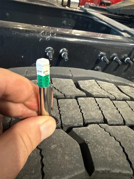 VOLVO VNL64T780 - Trucks