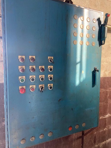300 TON VERSON S2-300-132T STRAIGHT SIDE PRESS. STOCK # 0955620