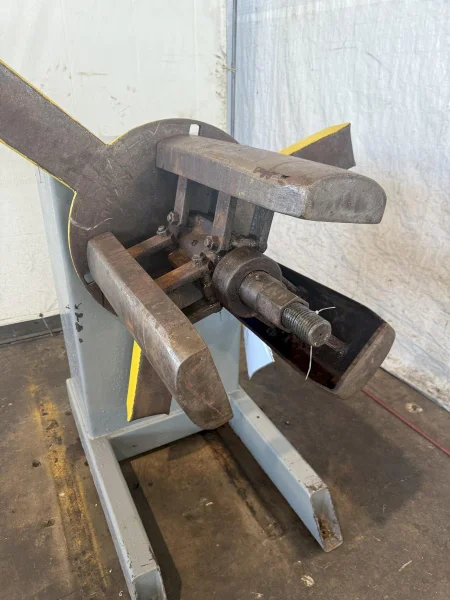 2,500 LB X 18" AMERICAN MODEL #60 PULL OFF COIL REEL UNCOILER: YOBRO #23929