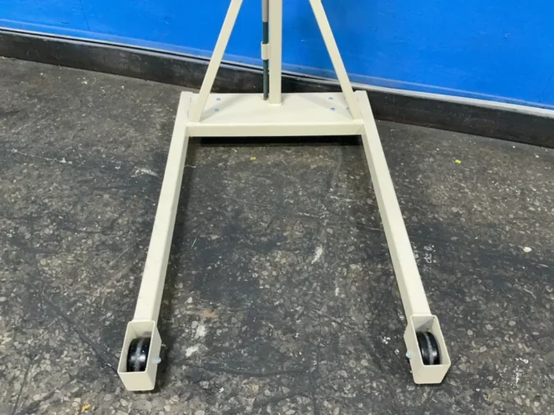 BEECH DESIGN &amp; MANUFACTURING 1000 LBS SHOP CRANE  -  B-1000