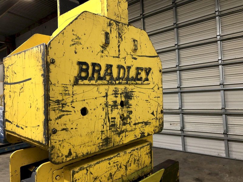 20,000 LB 10 TON BRADLEY MOTORIZED ROTAION COIL GRAB CLAW TYPE LIFT: STOCK #15816