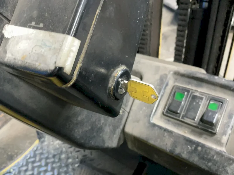 HYSTER 2450 LBS ELECTRIC FORKLIFT  -  J30XMT-22