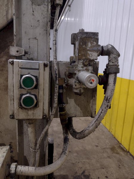 33" 39" x 51"  HYDRAULIC CELL BIN PARTS DUMPER: YOBRO #25026