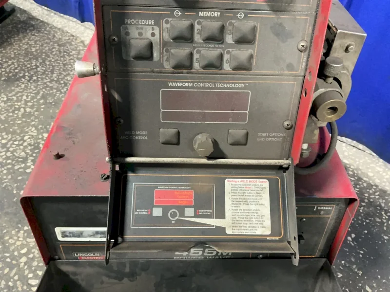 LINCOLN ELECTRIC 82 A MIG WELDER  -  455M POWER WAVE