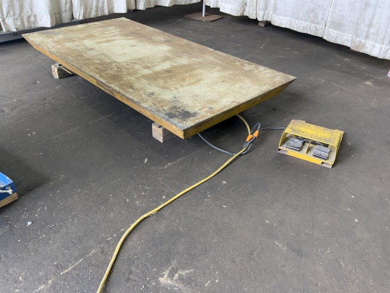 2000 LB 72" X 36" SOUTHWORTH HYDRAULIC SCISSOR LIFT TABLE: STOCK #81185