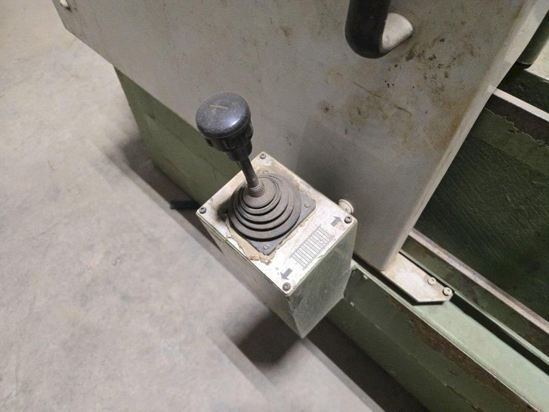 2001 BERCO PT250 TRACK PRESS WITH WTC ELECTRIC IMPACT WRENCH &amp; CONVEYOR: YOBRO #24374