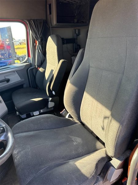 2020 Freightliner Cascadia 1FUJHHDVXLLLC1679