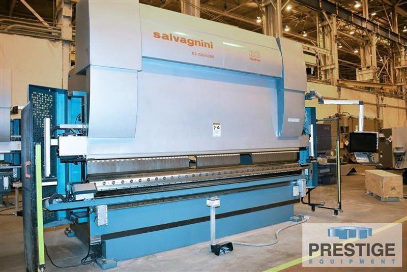 Salvagnini 242 Ton x 13&#039; 7-Axis B3-220/4250 CNC Hydraulic Press Brake