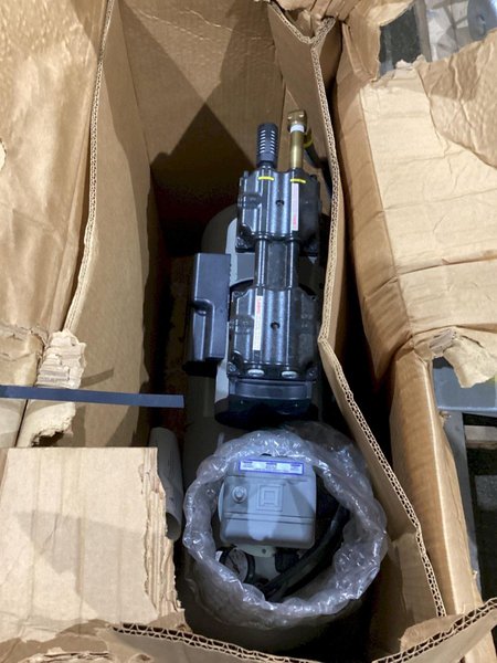 WELCH 8150B‑30 D Dry Vacuum Pump &amp; 10 Gal Tank NEW