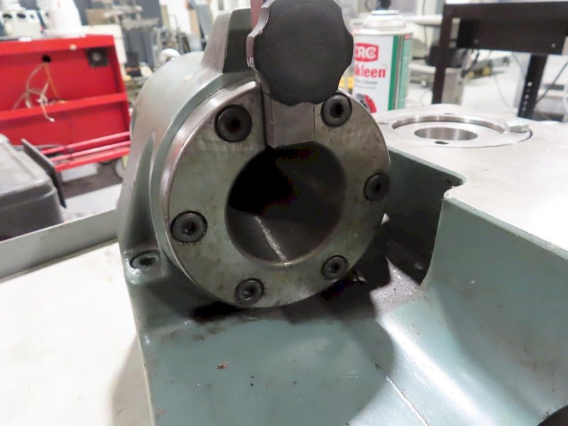 Matsuura Tool Setter with Assorted Sleeves Including 40 Taper- Auction Item