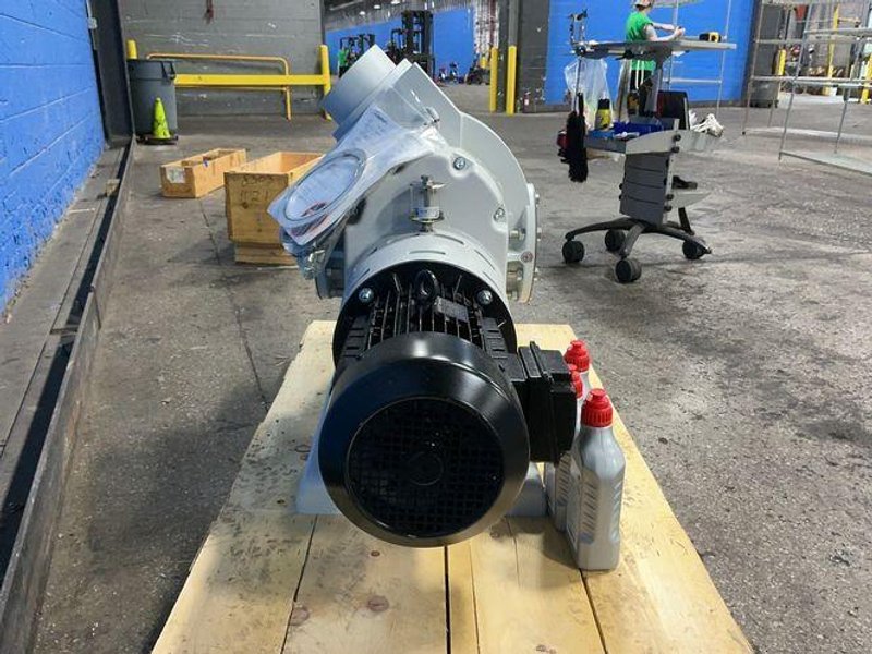 LEYBOLD 7.5 KW VACUUM PUMP  -  WAU2001