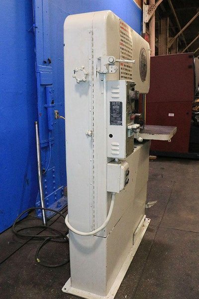 30″ DOALL 3012-U VERTICAL BAND SAW USED