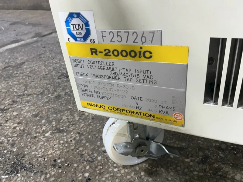FANUC ROBOT  -  R-2000IC 210L