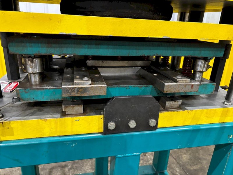 7 TON AIRAM MODEL #AP7 PNEUMATIC CUTOFF PRESS: YOBRO #24501