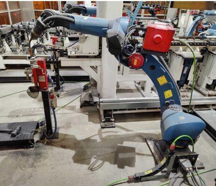 Fanuc ArcMate 120iD Robot Welder + R-30iB Plus + Fronius TPS 400i Welding System