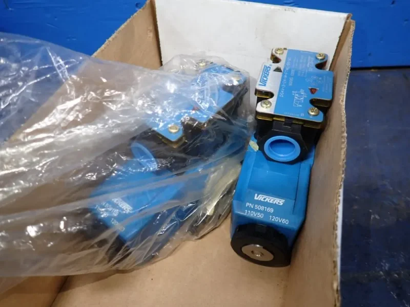 VICKERS VALVES  -  DG4V-3-2A-M-FTWL-B6-60
