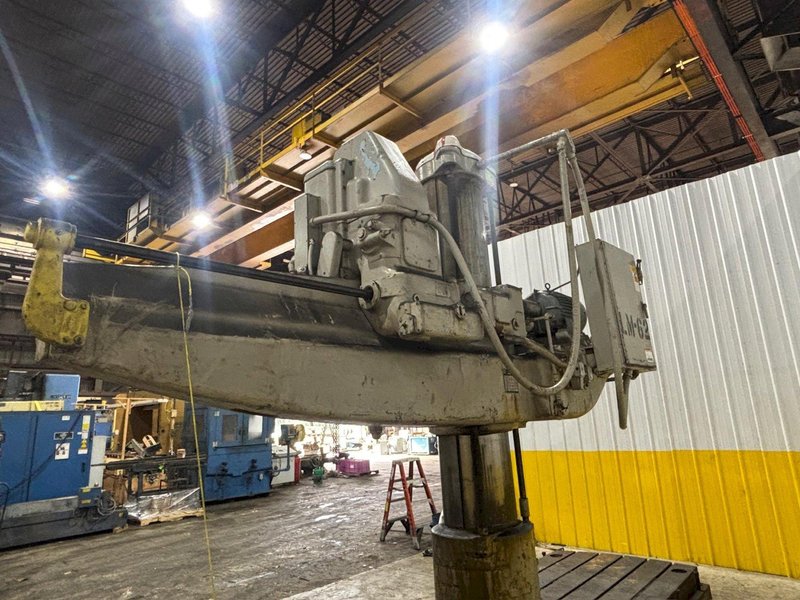 8&#039; ARM x 19&quot; GIDDINGS &amp; LEWIS MODEL #956-CHIPMASTER RADIAL ARM DRILL ON 360° T-SLOTTED BASE: STOCK #23546