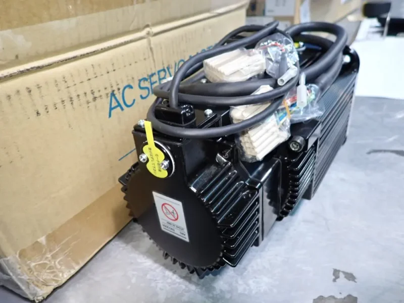 YASKAWA AC SERVO MOTOR  -  SGMGH-13A2A-YRA1