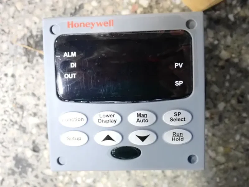HONEYWELL DIGITAL CONTROLLER  -  UDC3200 / DC3201-CE-100R-210-10000-00-0