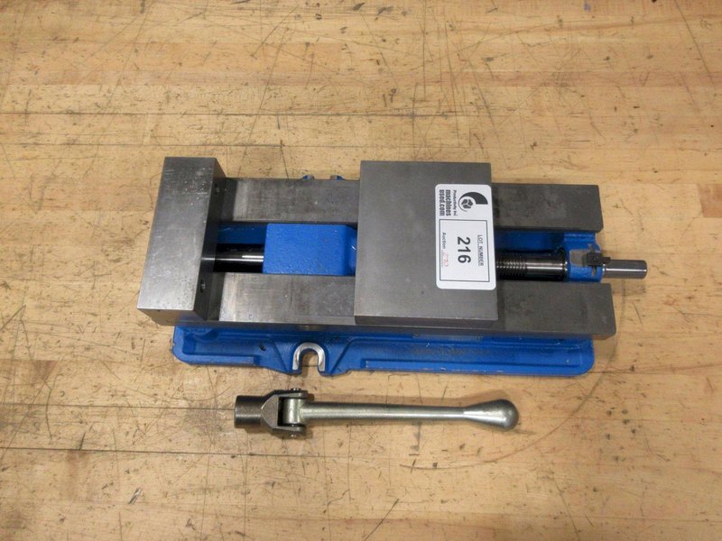 Kurt D688 6" AngLock CNC Milling Vise – w/ Handle- Auction Item