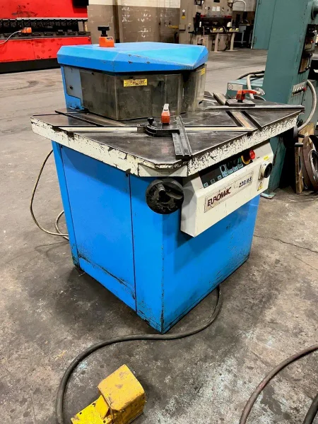 USED EUROMAC VARIABLE ANGLE 8" x 8" x 1/4" HYDRAULIC SHEET METAL NOTCHER, Year: 1995
