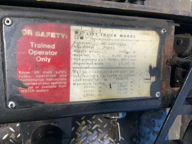 HYSTER 3500 LBS PROPANE FORKLIFT  -  S30XL