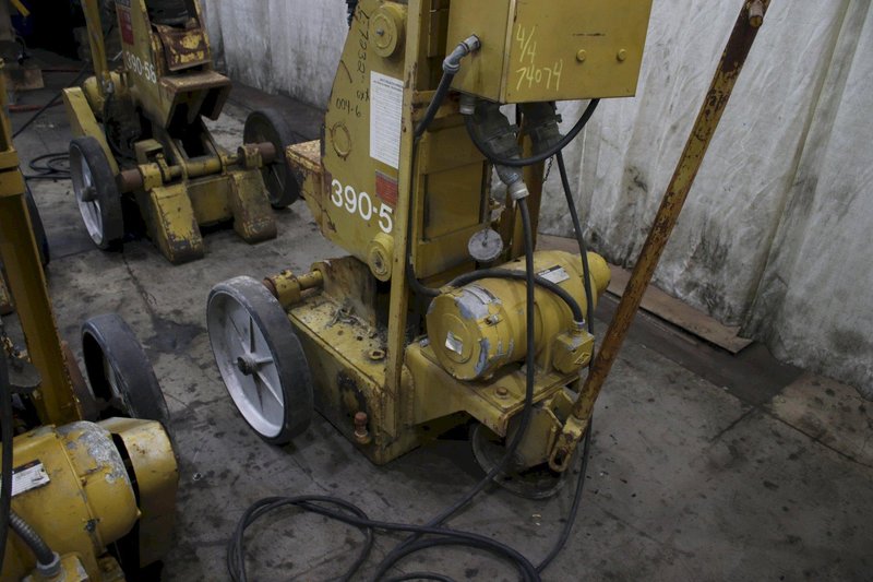 SET OF (4) 35 TON PORTABLE WHITING RAIL CAR JACKS: STOCK #77094