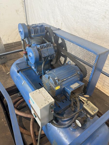 10 HP U.S. ELECTRIC PISTON TYPE AIR COMPRESSOR. STOCK # 0993525