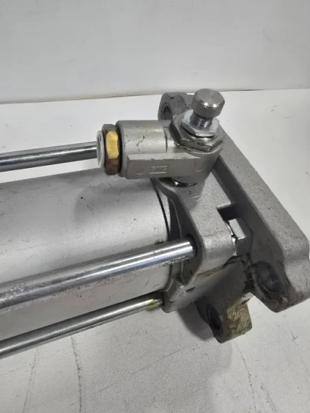 SMC CNA2B80TN-600-D DOUBLE ACTING SINGLE ROD CYLINDER W/LOCK USED