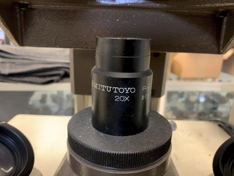 20” MITUTOYO Model PV500 Vertical Beam Floor Model Optical Comparator