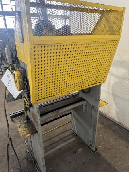 15 TON X 48" VERSON 16-48 PRESS BRAKE. STOCK # 0219526.