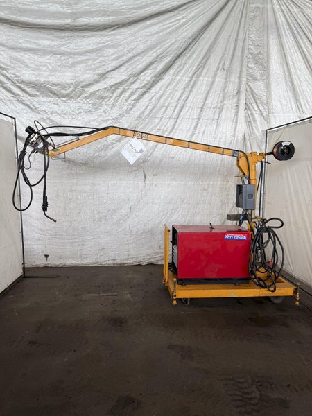 LINCOLN IDEALARC PULSE POWER 500 WELDER W/ BOOM AND LINCOLN LN-9F WIRE FEEDER. STOCK #0627922.