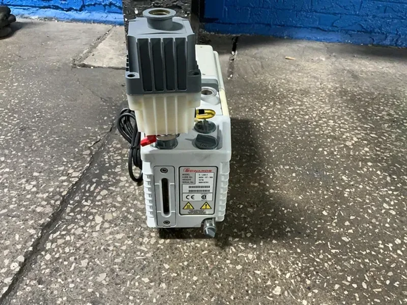 EDWARDS ROTARY VANE VACUUM PUMP   -  E-LAB  2