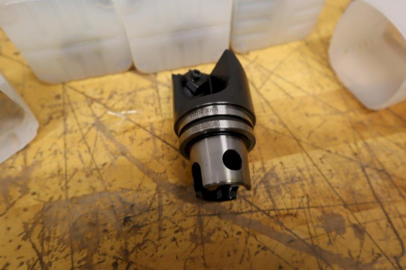 Kennametal DWG 1075517R01 KM40 # 2 Grooving Heads (4pcs), Fit on KM-LOC Quick Change Tool Holders *** All New In Packages***- Auction Item