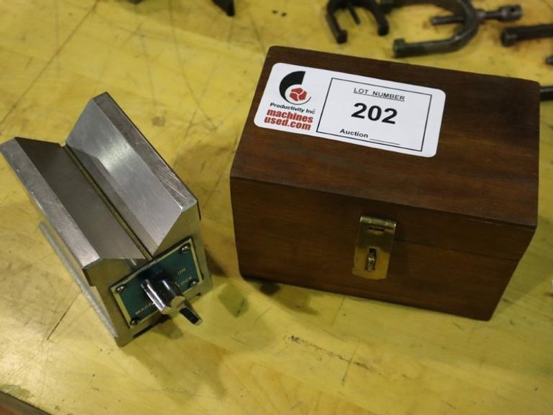 J&amp;L Magnetic Vee Block in Wood Case- Auction Item