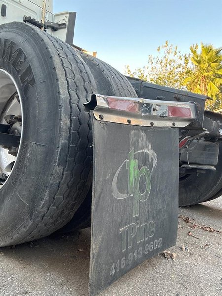 2019 Freightliner Cascadia 1FUJHHDR5KLKM7237