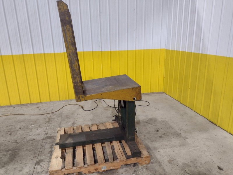 4,000 LBS SOUTHWORTH HYDARULIC PALLET TIPPER / UPENDER, 110V SINGLE PHASE: STOCK #22328
