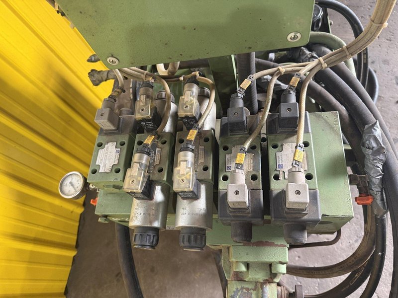 2001 BERCO PT250 TRACK PRESS WITH WTC TRACKMASTER IMPACT WRENCH &amp; CONVEYOR: YOBRO #24374