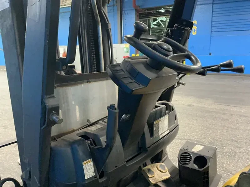 YALE 4550 LBS PROPANE FORKLIFT   -  GLC050VXNVSE088