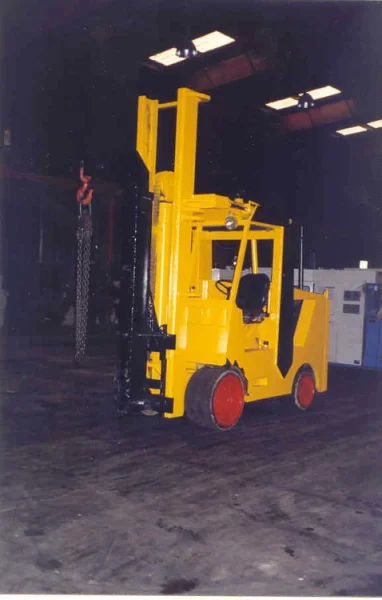 20,000 LB. MYLAR APACHE LIFT TRUCK