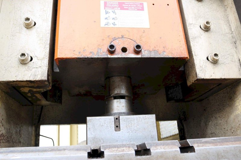 150 TON YAO SHENG MODEL TUVB-1J0P HYDRAULIC PRESS: STOCK 68628