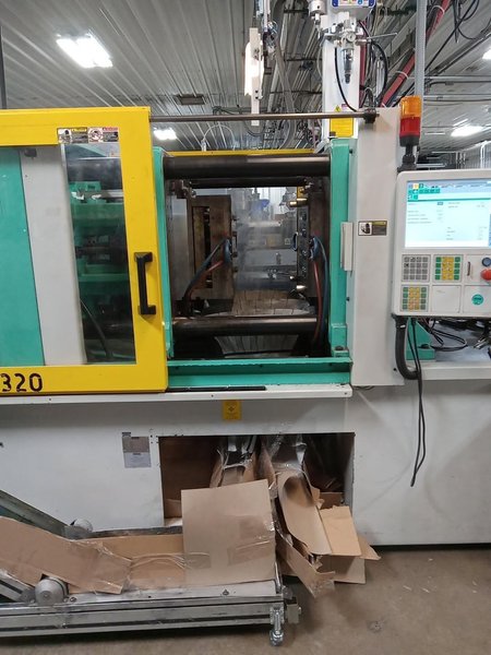 225 Ton 19.9 oz Shot Size Arburg 570C 2000-800 Injection Molding Machine, 2007