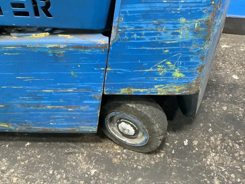 HYSTER 3500 LBS PROPANE FORKLIFT  -  S30XL