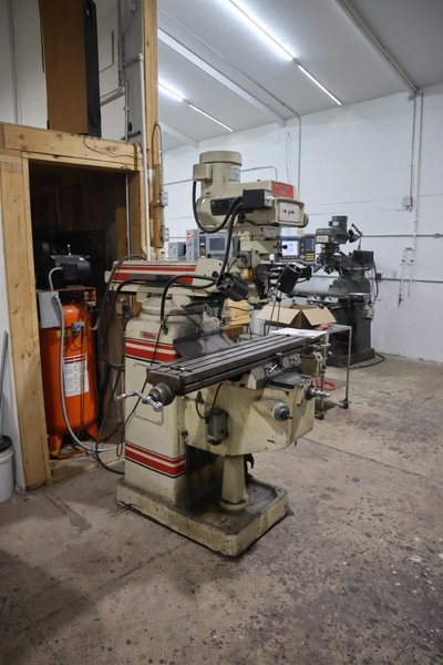 Trionics Handyman Vertical Knee Mill, Variable Speed, Accurite 2 Axis DRO, Power Table Feed- Auction Item