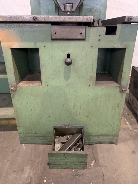 STRIPPIT SONIC 18/30 PUNCH MACHINE AND CORNER NOTCHER W/ TOOLING. STOCK # 1271823.