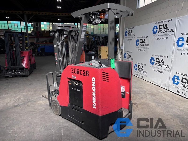 2020 - 3,500 LB. RAYMOND MODEL 425-C35TT STAND-UP ELECTRIC FORKLIFT