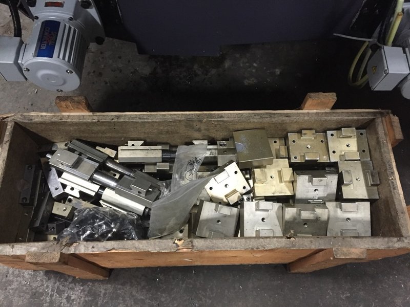 ENSHU MODEL EV450 3-AXIS VERTICAL MACHINING CENTER